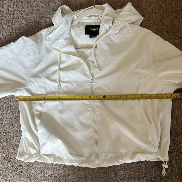 PULL & BEAR • Lightweight Cropped Zip Front Windbreaker Jacket w/hood • Size M - Picture 8 of 10
